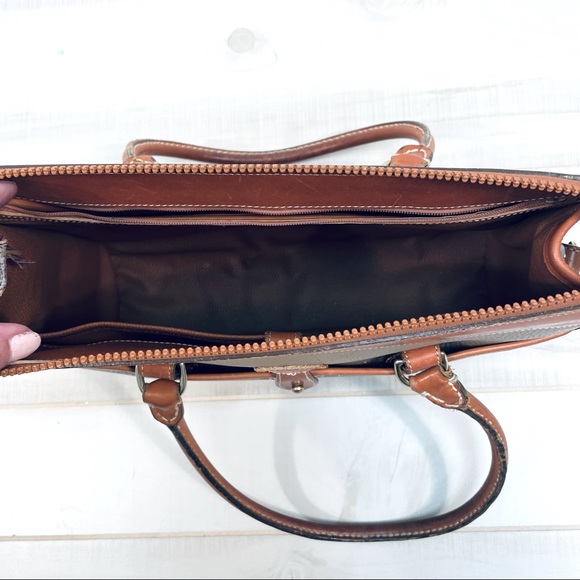 Vintage Dooney & Bourke Tan Camel Leather zip Top Bag All Weather Leather Barrel - Picture 4 of 9